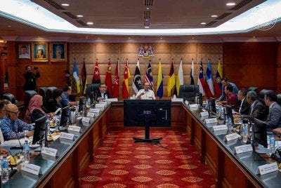 Anwar ketika mempengerusikanMesyuarat Majlis Tindakan Pembangunan Negara Bilangan 1 Tahun 2026 pada Selasa. - FOTO: Facebook Anwar Ibrahim 