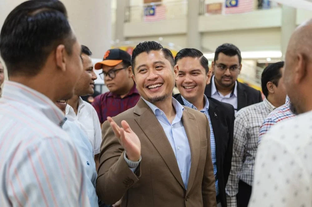 Ahli Dewan Undangan Negeri (ADUN) Gombak Setia Muhammad Hilman Idham (tengah) dilepas dan dibebaskan oleh Mahkamah Majistret hari ini daripada pertuduhan membuat kenyataan didakwa boleh menimbulkan kegentaran awam menerusi aplikasi TikTok, tahun lepas. Foto Bernama