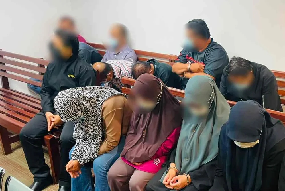 Mahkamah membenarkan kesemua suspek direman sehingga Isnin depan bagi membolehkan siasatan lanjut dijalankan mengikut Seksyen 18 Akta SPRM 2009.
