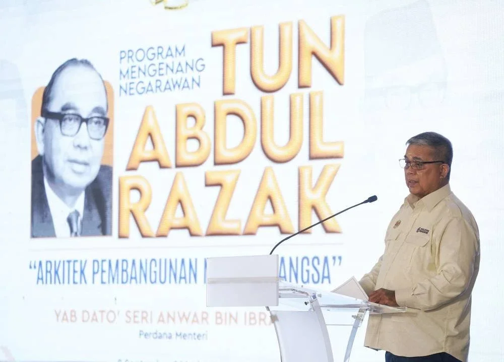 Aaron ketika berucap di program Mengenang Negarawan Tun Abdul Razak, di Kuala Lumpur pada Selasa.