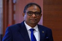 Bekas Pengerusi Lembaga Tabung Haji (TH), Datuk Seri Abdul Azeez Abdul Rahim memberitahu Mahkamah Sesyen di sini pada Rabu bahawa tuduhan kes rasuah yang dilempar terhadapnya, sebagai suatu yang tidak benar.