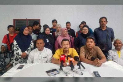 Ramzi pada sidang media malam tadi berkata, setelah membuat penelitian, mereka berpendapat bahawa mereka tidak lagi mempercayai kepimpinan pada peringkat pusat. - Foto Bernama
