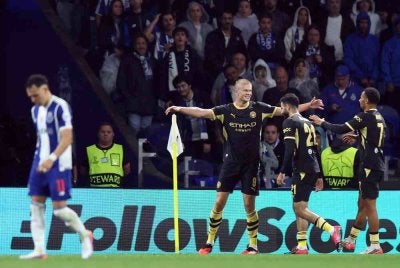 Haaland (tiga dari kanan) menyumbat dua gol ketika membantu City menewaskan Porto 2-0 dalam saingan Liga Juara-Juara. Foto: AFP.
