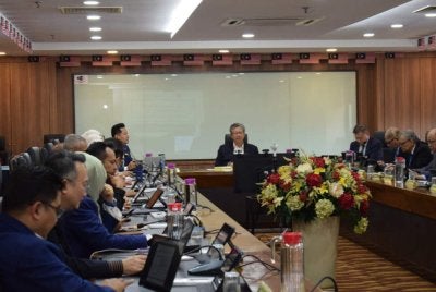 Mesyuarat Majlis Akreditasi Kejuruteraan (EAC) membincangkan pelaksanaan penilaian akreditasi bagi program kejuruteraan berfokuskan Pengkomputeran dan Teknologi Maklumat (IT) di bawah Addendum B(1) Standard Akreditasi EAC.