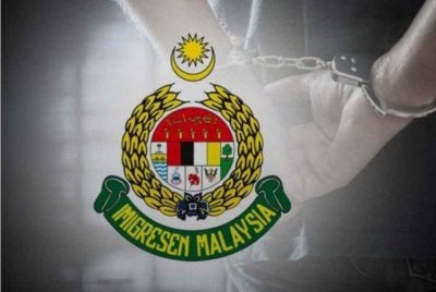 JIM Selangor menahan 197 pekerja asing pelbagai warganegara dalam serbuan di kilang bateri motosikal dan gudang penyimpanan dekat sini hari ini. - Gambar hiasan