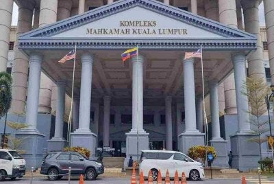 Pengarah Urusan Kumpulan merangkap CEO Kumpulan Alam Maritim Resources Bhd, Datuk Azmi Ahmad akan didakwa di Mahkamah Sesyen Kuala Lumpur, esok. 