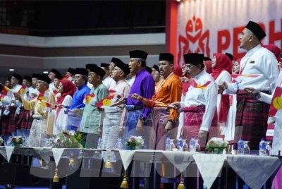 Barisan kepimpinan UMNO yang hadir pada Perhimpunan Agung Wanita, Pergerakan Pemuda dan Pergerakan Puteri UMNO 2026 di Pusat Dagangan Dunia Kuala Lumpur (WTCKL) hari ini - Foto: SINAR HARIAN /ROSLI TALIB