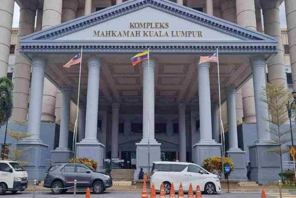Pengarah Urusan Kumpulan merangkap CEO Kumpulan Alam Maritim Resources Bhd, Datuk Azmi Ahmad akan didakwa di Mahkamah Sesyen Kuala Lumpur, esok. 