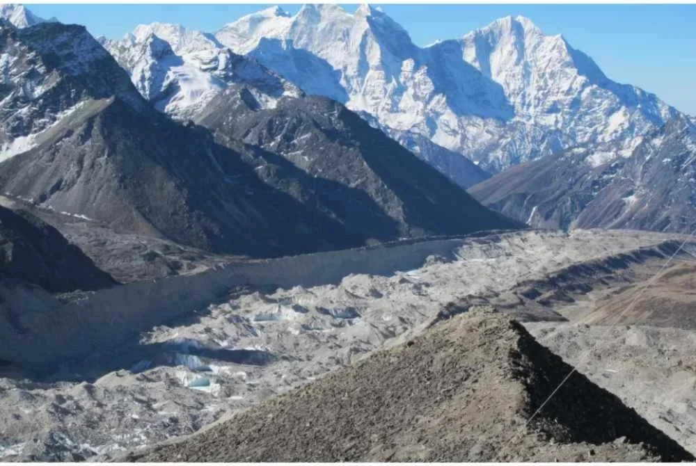 Suhu luar biasa di sebalik runtuhan glasier Nepal? Suhu luar biasa di sebalik runtuhan glasier Nepal?