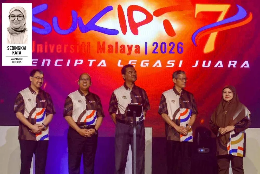 Mohd Nor Azman (tengah) merasmikan Majlis Pelancaran SUKIPT 2026 di Dewan Tunku Canselor UM. Gambar kecil: Wan Nor Rosida
