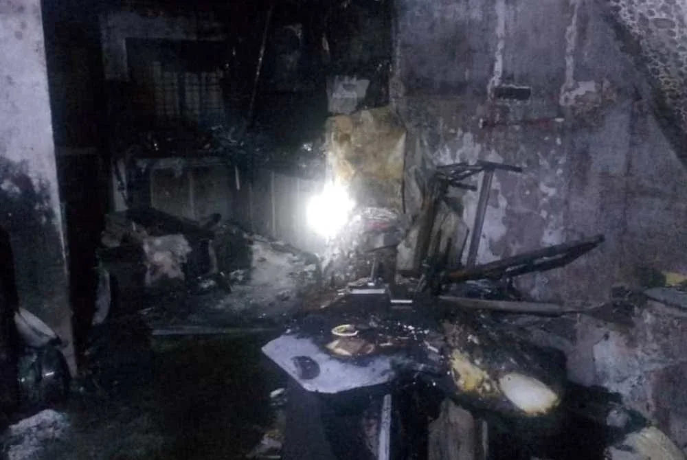 Rumah teres dua tingkat musnah 50 peratus.