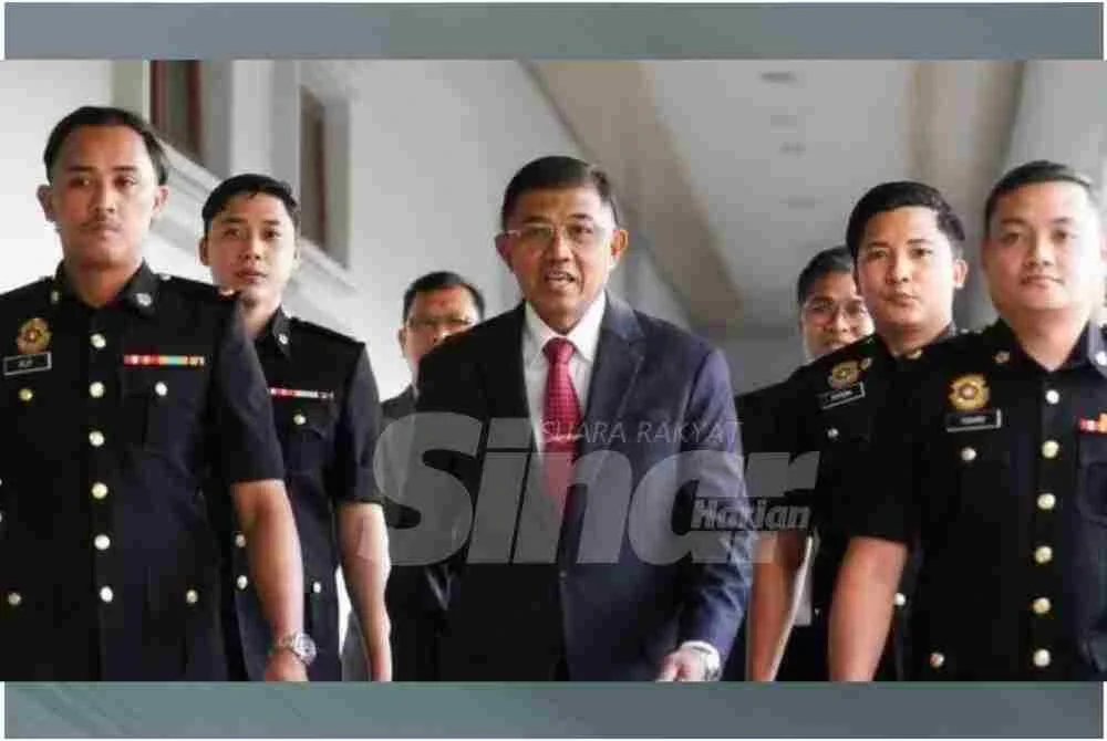 Perbicaraan kes rasuah dan pecah amanah membabitkan bekas Panglima Angkatan Tentera (PAT), Jeneral (B) Tan Sri Mohd Nizam Jaffar di Mahkamah Sesyen di sini pada Khamis, dijadualkan bermula pada 26 Julai tahun hadapan.