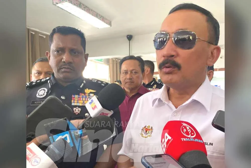 Ruslin (kanan) ditemui pemberita ketika mengadakan Lawatan Strategik ke PUSPEN Bachok pada Khamis.