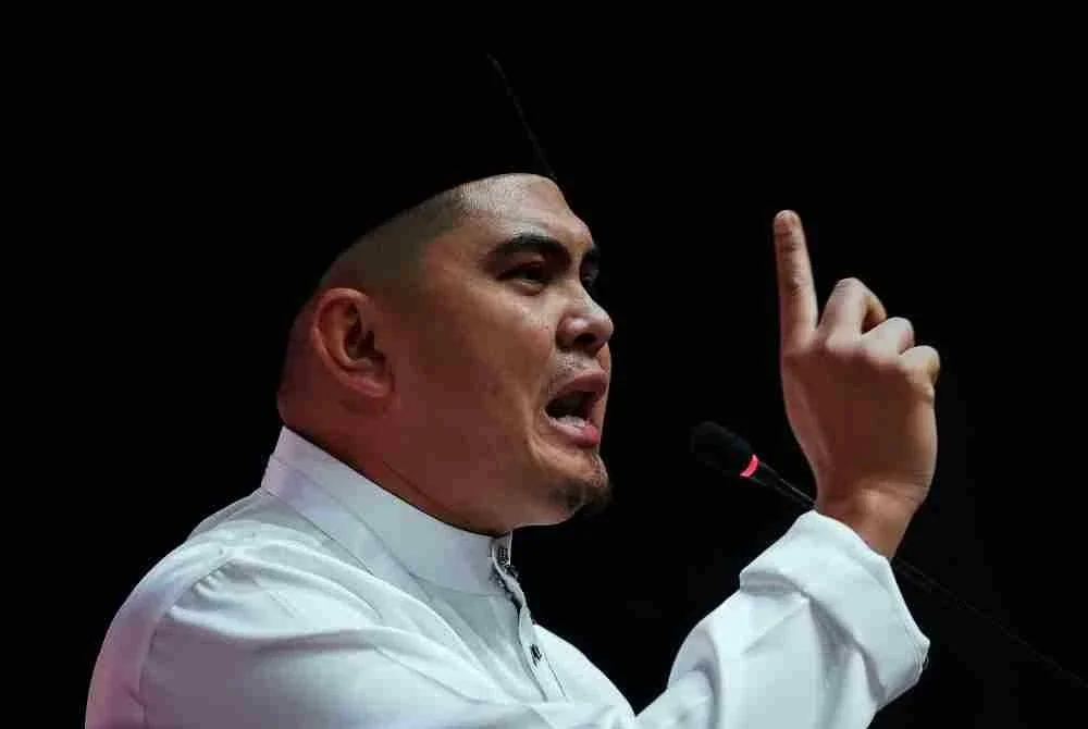 Dr Muhamad Akmal menyampaikan ucapan dasar pada Perasmian Perhimpunan Agung Pergerakan Pemuda UMNO 2026 sempena Perhimpunan Agung UMNO 2026 di Dewan Merdeka, Pusat Dagangan Dunia Kuala Lumpur pada Khamis. Foto Bernama