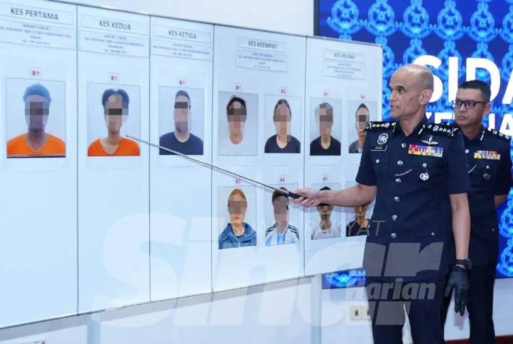 Shazeli menunjukkan antara individu yang ditahan dalam serbuan kes dadah baru-baru ini. Foto Sinar Harian - MOHD HALIM ABDUL WAHID