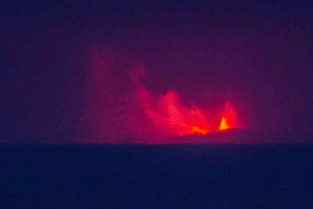 Anak Krakatau mula meletus secara berterusan sejak Jumaat lalu.