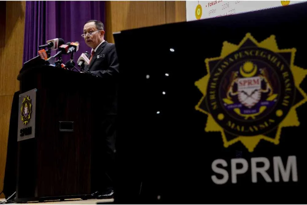 Ketua Pesuruhjaya Suruhanjaya Pencegahan Rasuah Malaysia (SPRM) Datuk Seri Abd Halim Aman bercakap pada Sidang Media Khas SPRM di Ibu Pejabat SPRM hari ini.