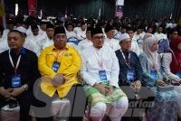 Afnan Hamimi (depan, tiga dari kiri) hadir ke Perhimpunan Agung Pemuda UMNO 2026 yang berlangsung di Pusat Dagangan Dunia Kuala Lumpur (WTCKL) pada Khamis. Foto: ROSLI TALIB 
