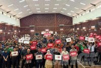 Suzilasahibatul dan Nurhayati bersama pelajar pada Program Jelajah Antirasuah IPMA 2026 di TVET MARA Pekan pada Khamis.