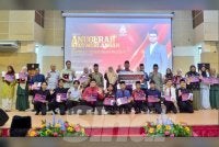 Antara penerima anugerah pada Majlis Anugerah Kecemerlangan dan Inspirasi Pendidikan Madani MAIWP 2026 di Kompleks Darul Kifayah, Khamis. Foto Sinar Harian - ASRIL ASWANDI SHUKOR