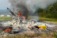 Sebuah helikopter BO-105 yang membawa lima penumpang termasuk juruterbang terhempas berdekatan Long Lellang Short Take-Off and Landing Airport (STOLport), kira-kira 929 kilometer dari Kuching. Foto Bernama 