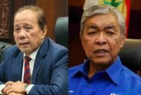 Ismail (kiri), Ahmad Zahid (kanan). 