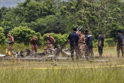 Operasi mencari dan menyelamat (SAR) di sekitar lokasi nahas helikopter Perkhidmatan Doktor Udara (FDS) yang terhempas berdekatan Long Lellang Short Take-Off and Landing Airport (STOLport), Ulu Baram. Foto Bernama