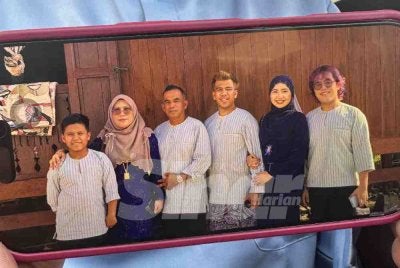 Hadiff (kanan), Noraini (dua dari kanan) dan Haziqq (kiri) maut dalam kebakaran di Taman Titiwangsa, Kluang pada Rabu