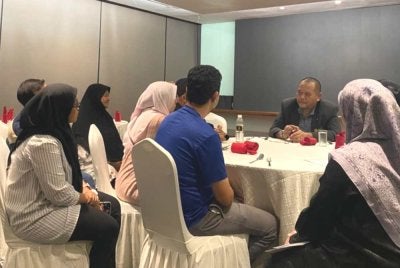 Keluarga nahas helikopter di Sarawak diberikan taklimat untuk proses membawa pulang jenazah. Foto ihsan Bee Sham
