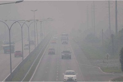 Sebanyak 11 kawasan, masing-masing lapan di Sarawak dan tiga di Semenanjung, mencatatkan bacaan Indeks Pencemar Udara (IPU) pada tahap tidak sihat (kuning) akibat jerebu setakat 5 petang ini.