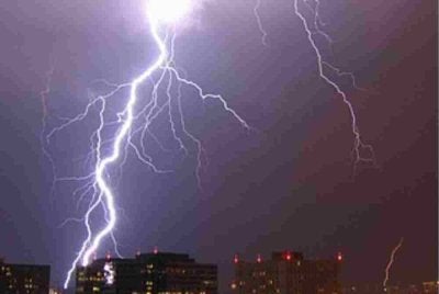 MetMalaysia mengeluarkan amaran ribut petir, hujan lebat dan angin kencang di tujuh negeri. Gambar hiasan 