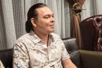 Penyanyi dan komposer Yasin Sulaiman mengakui pengalaman berada di sebalik tirai besi antara episod paling sukar dalam hidupnya.