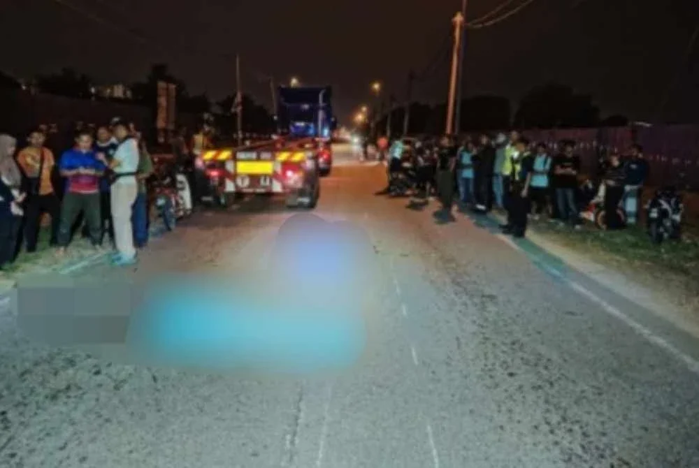 Lokasi kemalangan maut membabitkan sebuah motosikal ditunggang anggota polis dengan sebuah lori di Jalan Kebun, Klang pada Rabu.