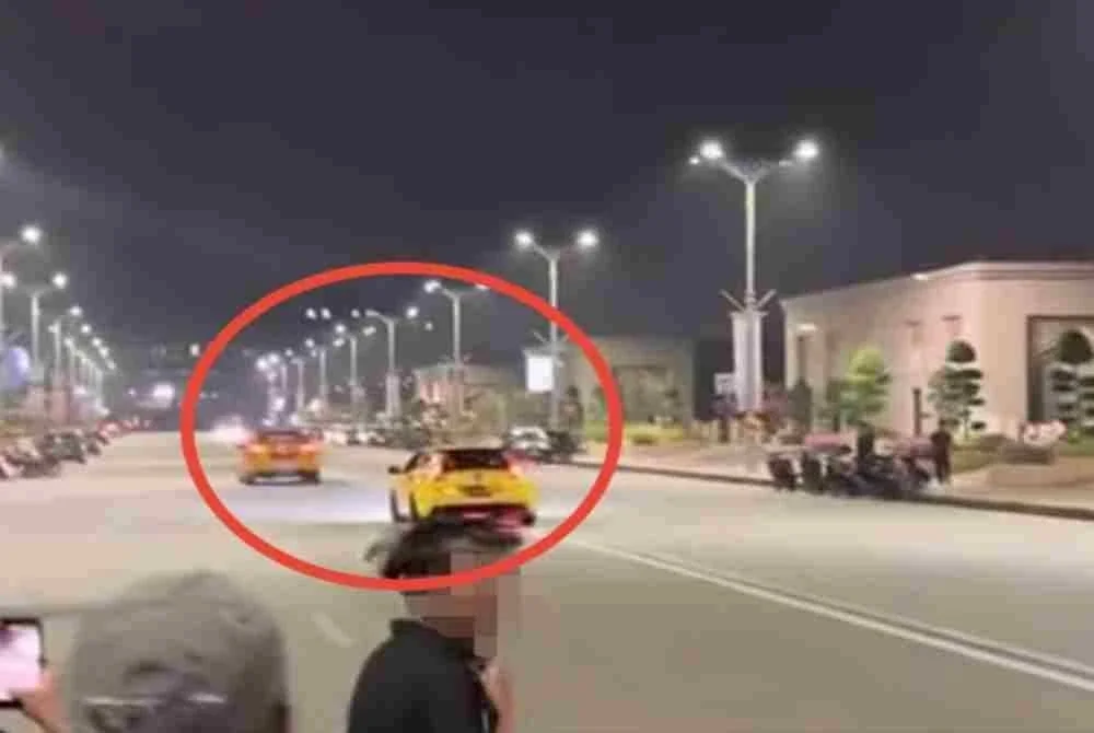 Tangkap layar rakaman video tular memaparkan aksi menguji kelajuan di Jambatan Putra, Putrajaya.