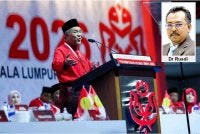Presiden UMNO, Datuk Seri Dr Ahmad Zahid Hamidi menyampaikan Ucapan Dasar Presiden sempena Perhimpunan Agung UMNO 2026 di Dewan Merdeka, Pusat Dagangan Dunia Kuala Lumpur hari ini - Foto: Bernama