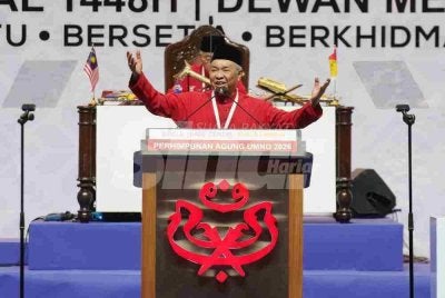 Ahmad Zahid ketika menyampaikan ucapan dasar PAU 2026 di Dewan Merdeka WTCKL pada Jumaat. FOTO SINAR HARIAN-ROSLI TALIB.