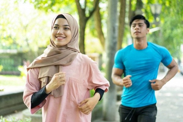 SENAMAN atau sukan yang tidak disertai dengan mantra, pemujaan dan penyatuan dengan tuhan adalah diharuskan. 