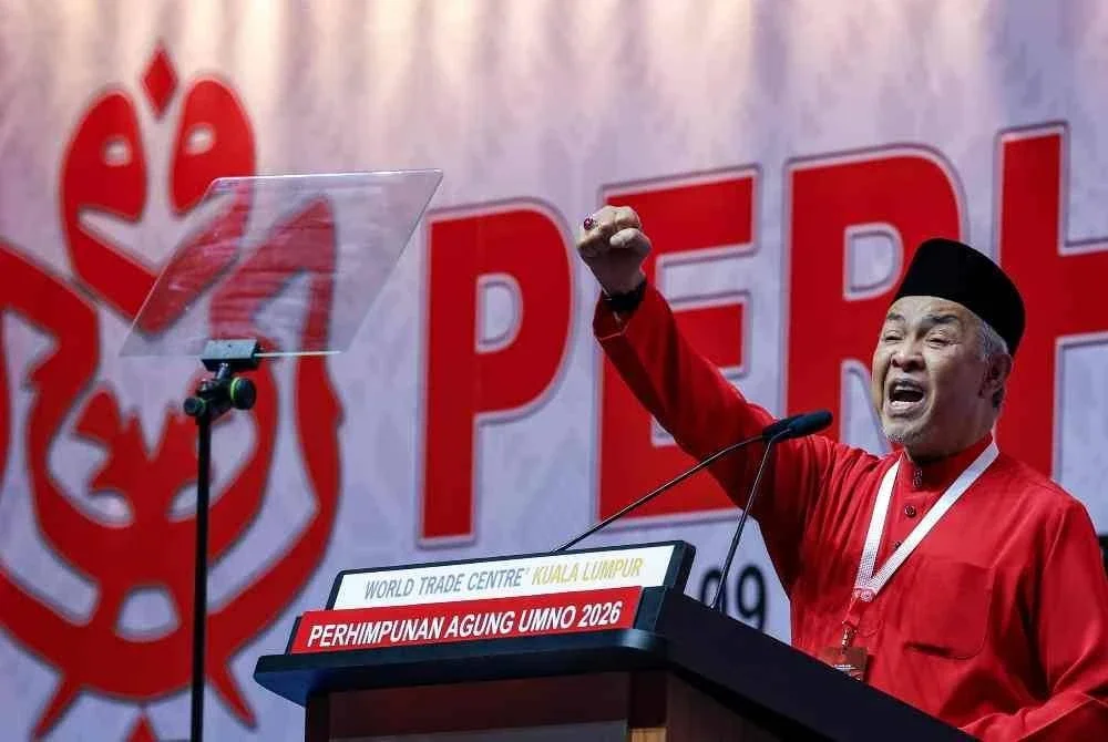 Presiden UMNO Datuk Seri Dr Ahmad Zahid Hamidi ketika menyampaikan Ucapan Dasar Presiden sempena Perhimpunan Agung UMNO 2026 di Dewan Merdeka, Pusat Dagangan Dunia Kuala Lumpur pada Sabtu. Foto Bernama