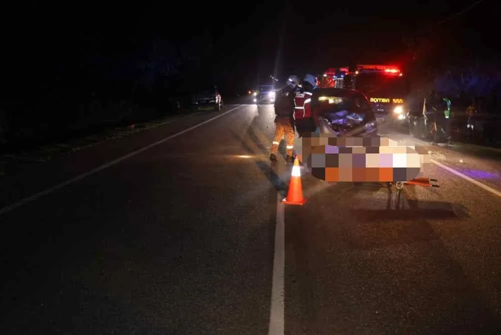 Mangsa disahkan meninggal dunia di lokasi kejadian sebelum dihantar ke HoSHAS untuk bedah siasat. Foto polis Temerloh
