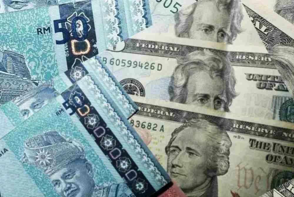 RINGGIT dijangka diniagakan dalam julat kecil berbanding dolar AS pada minggu depan. Gambar hiasan