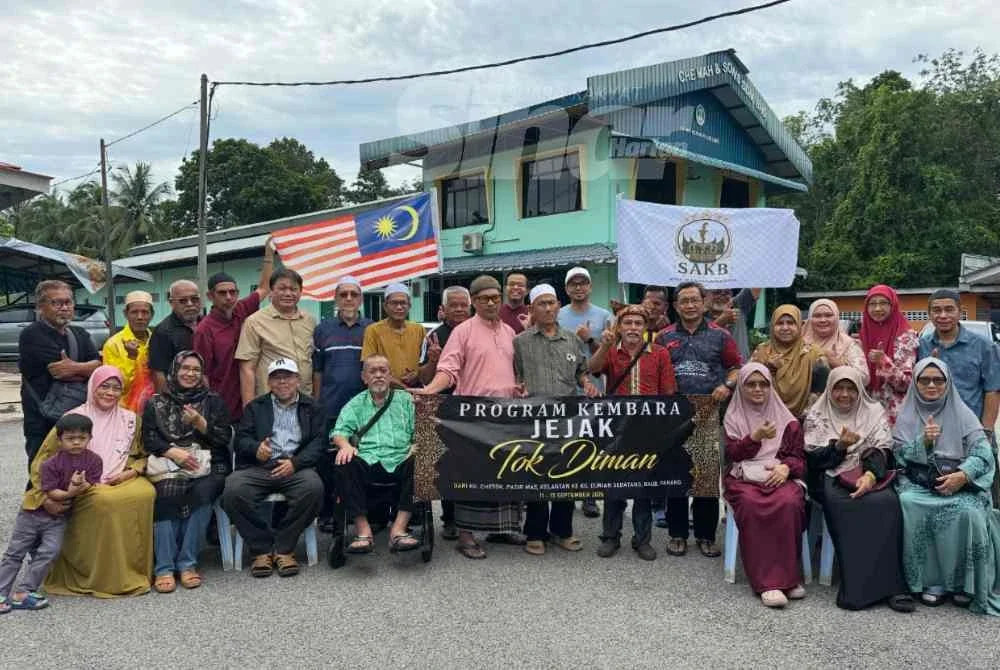 Rombongan dihantar ahli keluarga untuk memulakan perjalanan ke Pahang.
