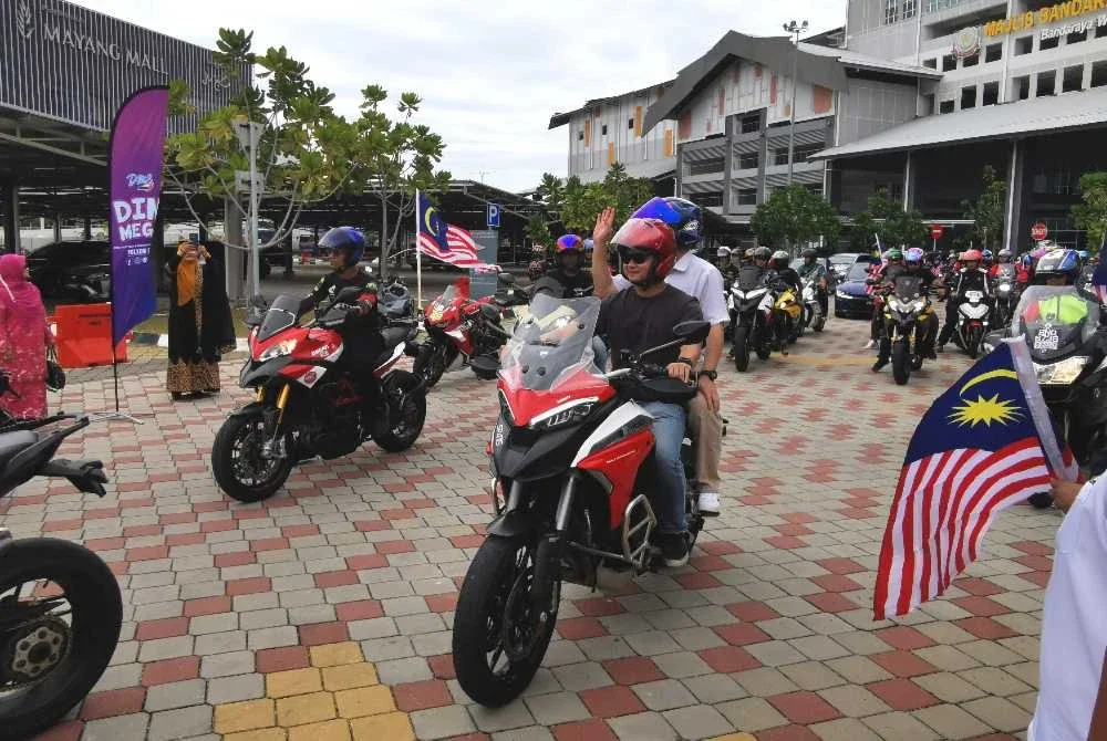 Antara peserta yang mengambil bahagian dalam program konvoi berkenaan.