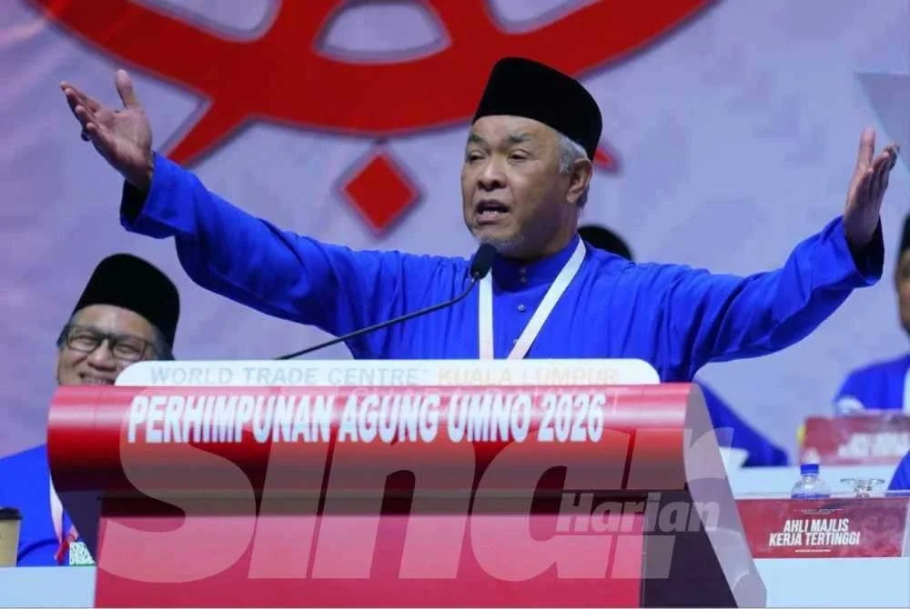 Ahmad Zahid menyampaikan ucapan penggulungan pada Perhimpunan Agung UMNO (PAU) 2026 di Pusat Dagangan Dunia Kuala Lumpur pada Sabtu. FOTO: SINAR HARIAN / MOHD HALIM ABDUL WAHID