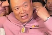 Loket azimat Buddha yang pernah dipakai Anutin Charnvirakul kembali tular di media sosial. - FOTO: Agensi