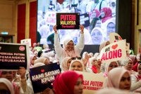 Reaksi para perwakilan pada Perhimpunan Agung Puteri UMNO sempena Perhimpunan Agung UMNO (PAU) 2026 di Dewan Merdeka, Pusat Dagangan Dunia Kuala Lumpur. Foto Bernama 