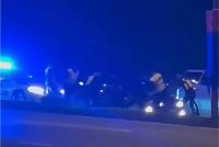Tangkap layar video yang memaparkan dua suspek diberkas polis selepas dikejar sejauh 50 kilometer di Kota Tinggi.