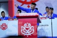 Ahmad Zahid menyampaikan ucapan penggulungan pada Perhimpunan Agung UMNO (PAU) 2026 di Pusat Dagangan Dunia Kuala Lumpur pada Sabtu. - Foto: SINAR HARIAN / MOHD HALIM ABDUL WAHID