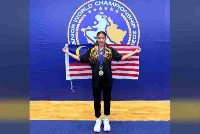 Rabiatul mengungguli kategori 48kg Kejohanan Muaythai Senior Dunia di Kosovo.