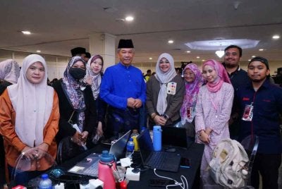 Mohamad beramah mesra bersama wartawan Sinar Harian di Laman Media PAU 2026.