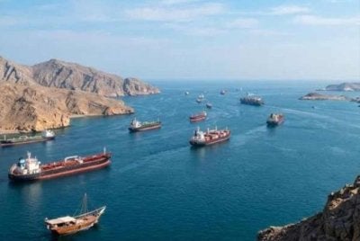 Iran akan membuka semula Selat Hormuz apabila AS menamatkan sekatan dan serangannya. Gambar hiasan 